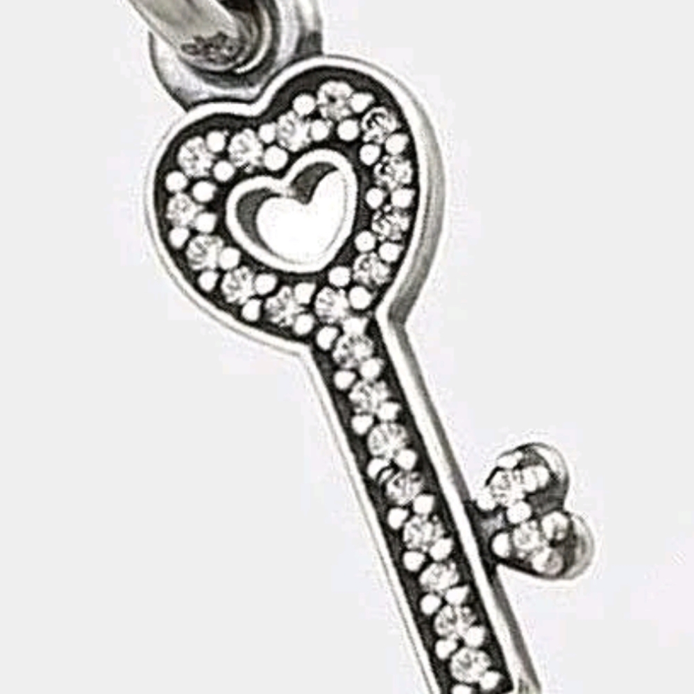 PANDORA symbol of trust charm